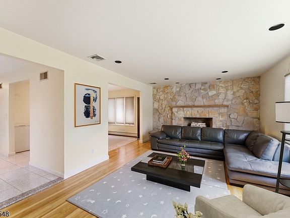3rd image of 767 Kingsland Ave