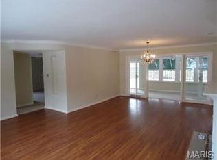 2 Normton Dr, Saint Louis, MO 63124