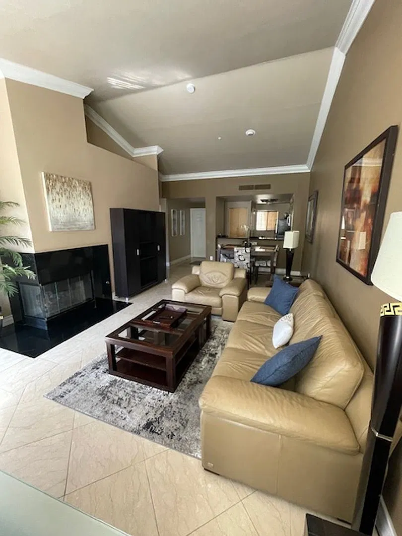 Meridian Top Floor Furnished 1 Bed | 1 Bath Condo With Strip And High Roller View. — Photo 2