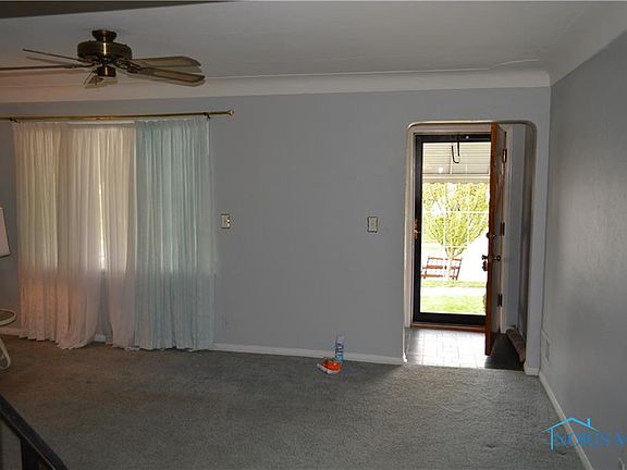 5th image of 270 Mont Royal Dr