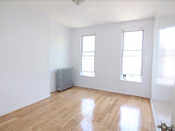4th image of 262 Woodbine St APT 3