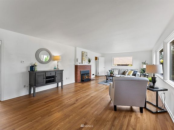 Aren't the wood floors beautiful in the expansive front room (living room) ?