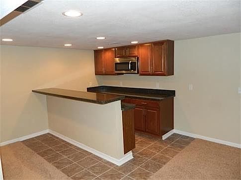 5th image of 3159 Beachwood Dr
