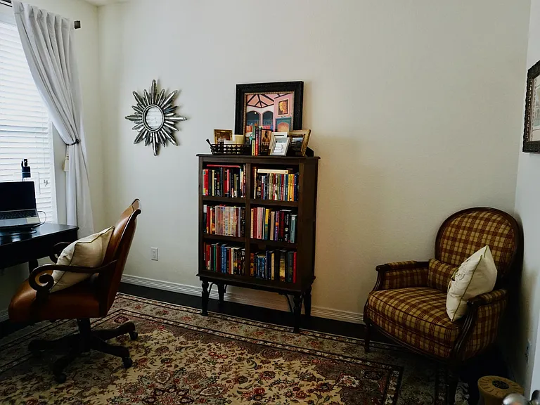1st floor bedroom (office/study/guest)