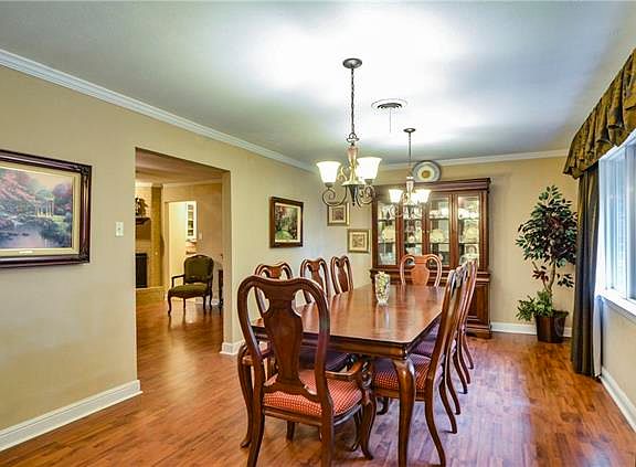5th image of 821 Wade Dr