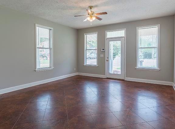 3rd image of 1702 McArthur Pl