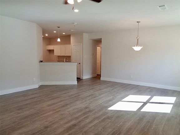 3rd image of 4018 Mehalia Dr