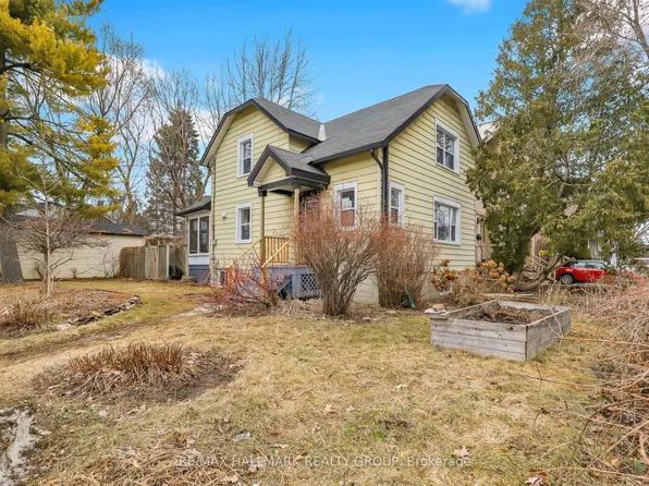 105 Queen Mary St, Ottawa, ON K1K 1X4