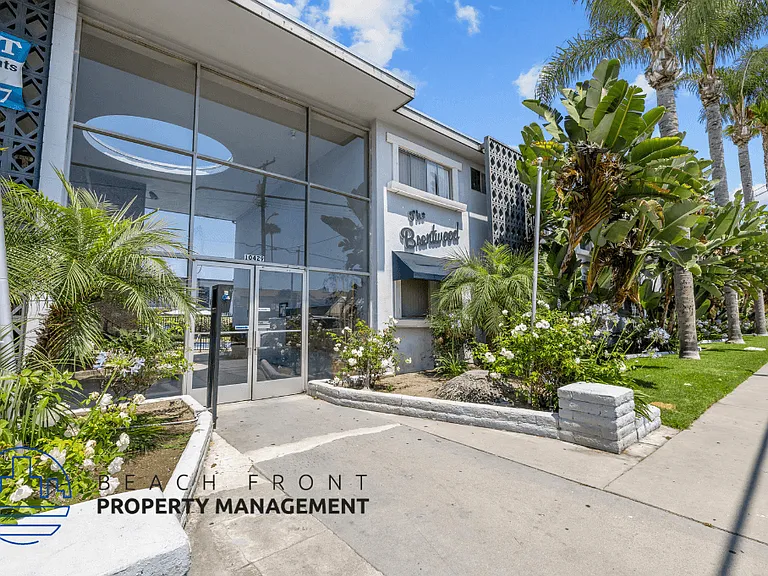 10429 La Reina Ave. — Photo 19
