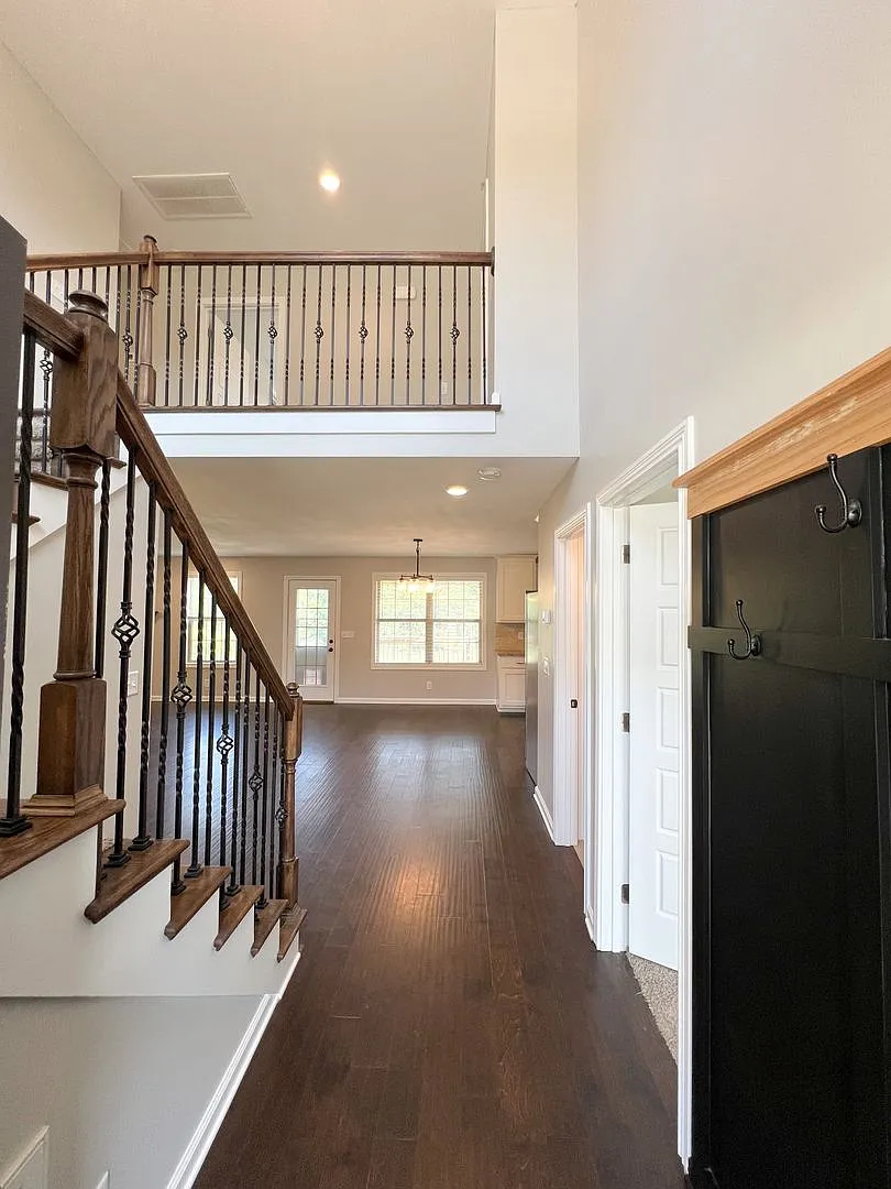 Must See-Stunning 5-Bedroom Home in 37043!! — Photo 4