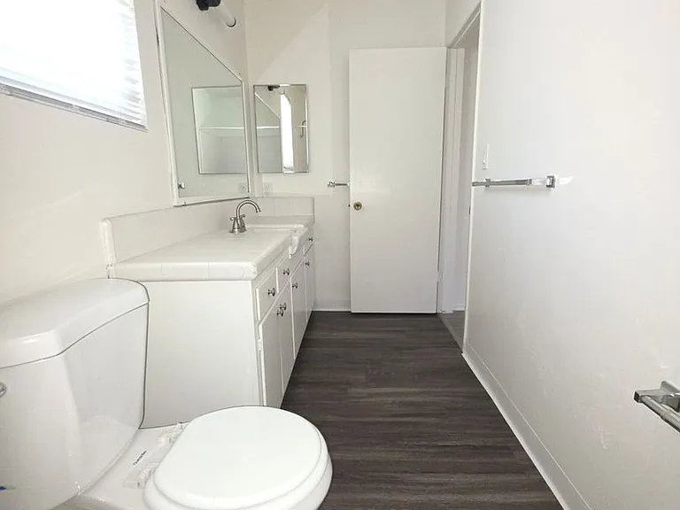 22322 Kent Ave — Photo 8