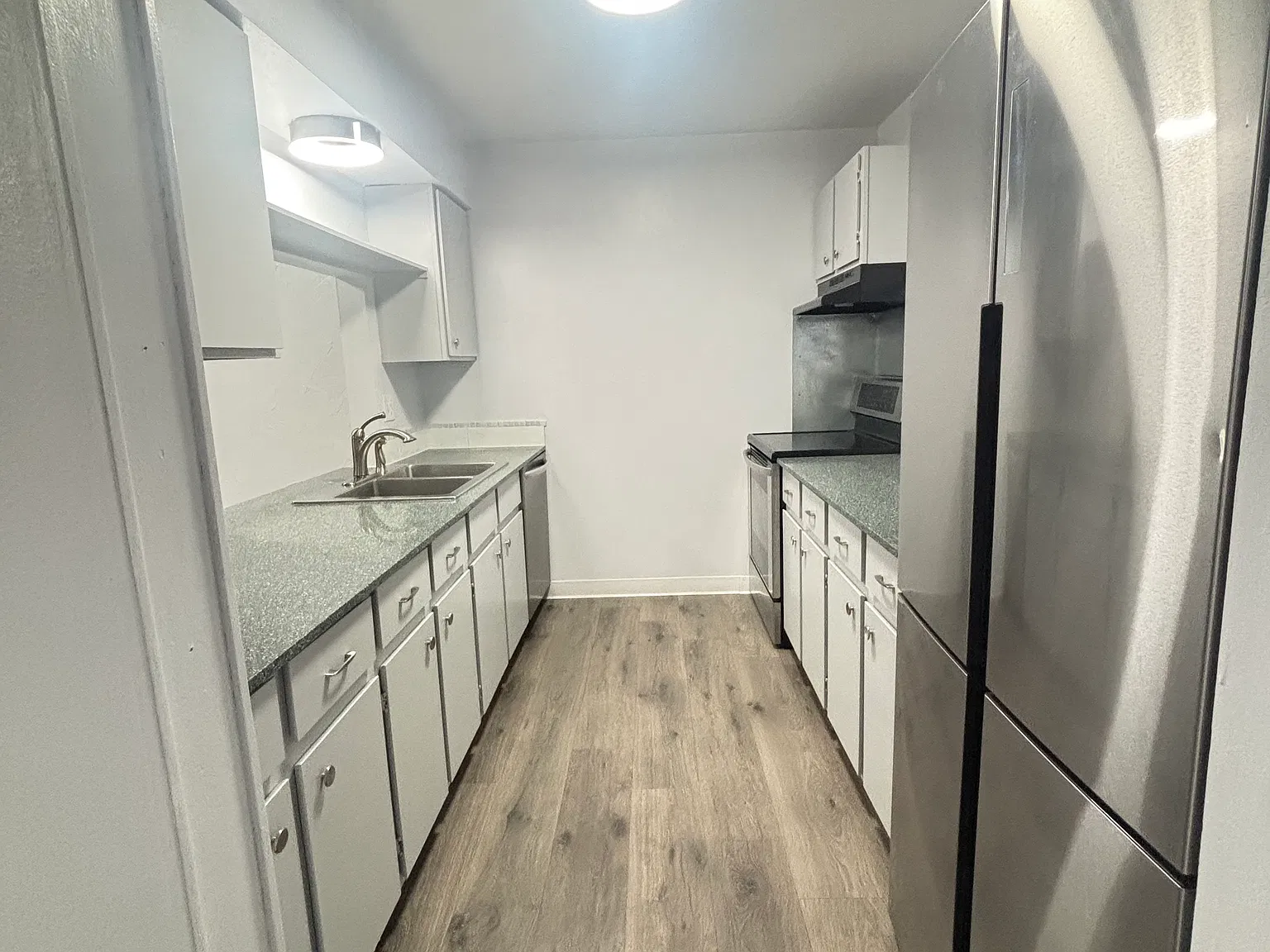 3 bed, 1300 sqft, $2,000 — Photo 3