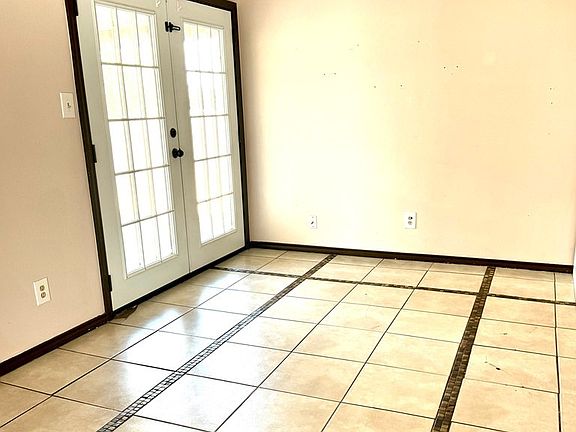 4th image of 1716 Coronado Ave