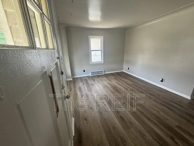 20009 Wisconsin St — Photo 12
