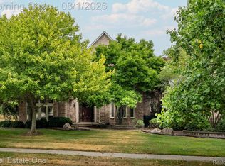 2038 Haverford Dr, Troy, MI 48098