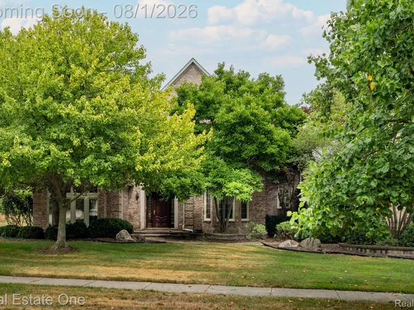 2038 Haverford Dr, Troy, MI 48098