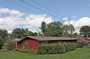 2nd image of 620 W Wade Hampton Blvd