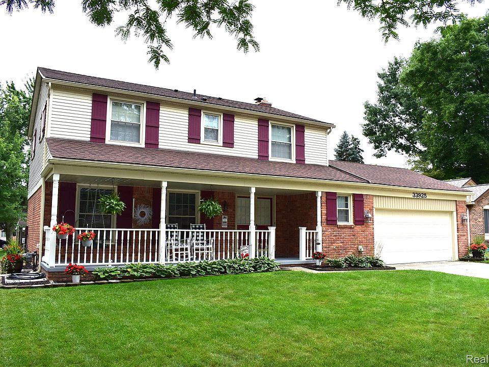 1st image of 33925 Fairfax Dr