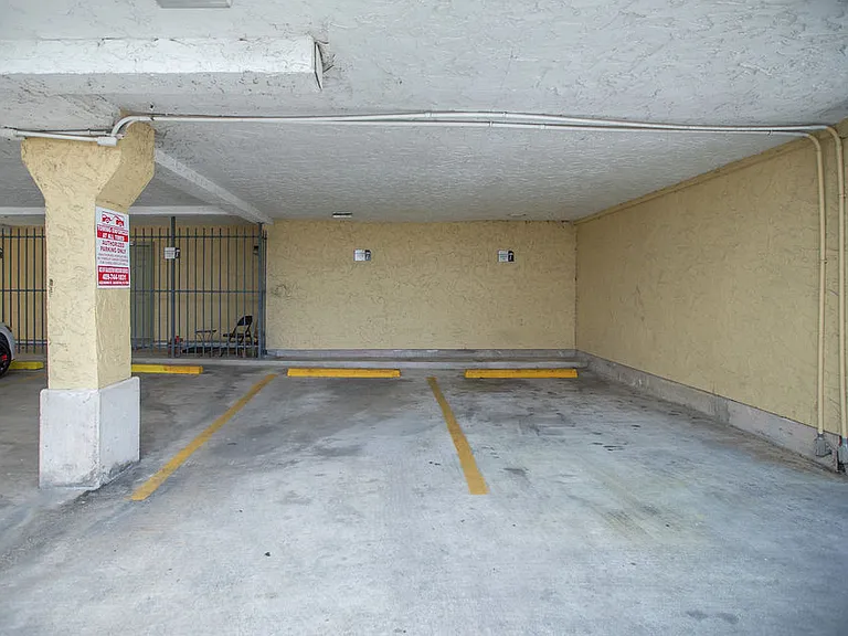 Carelton Courtyard — Photo 17
