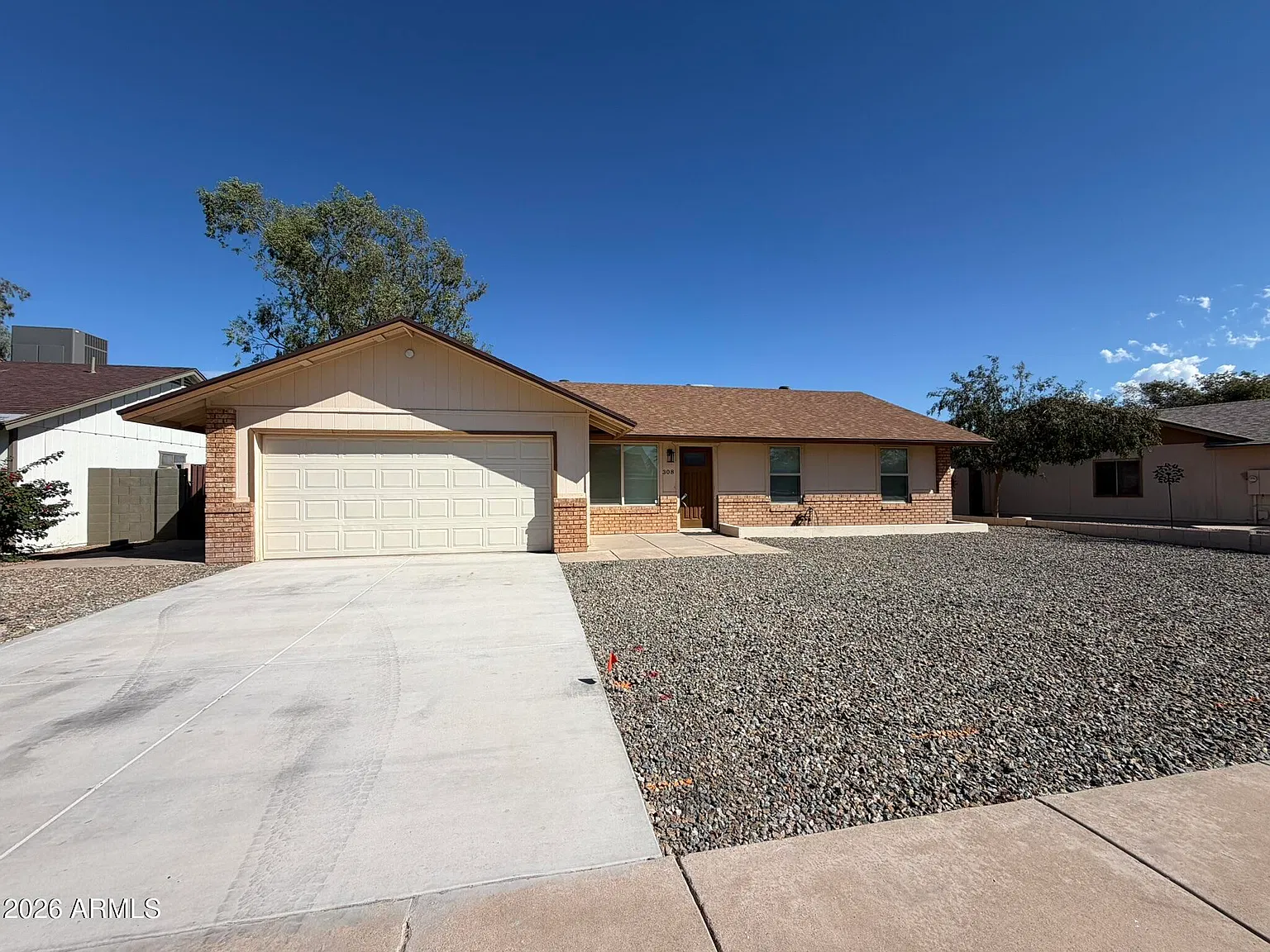 3 bed, 2.0 bath, 1192 sqft, $2,295 — Photo 2