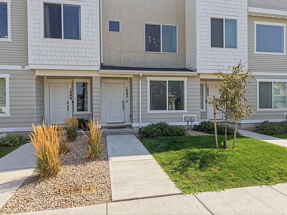 3rd image of 1097 E Waterway Ln