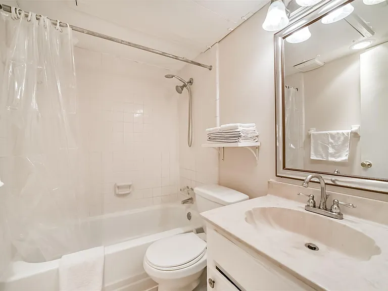 6410 Del Monte Dr #89 — Photo 32