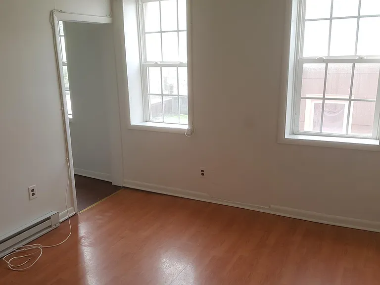 302 E Main St — Photo 6