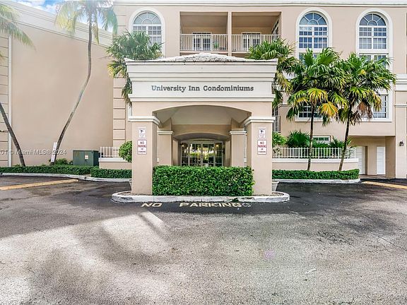 2nd image of 1280 S Alhambra Cir APT 1411