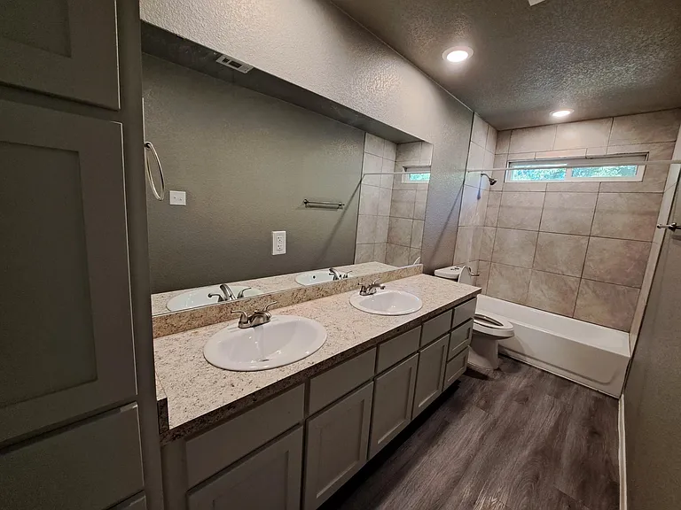 209 W Robin Ln #A — Photo 8