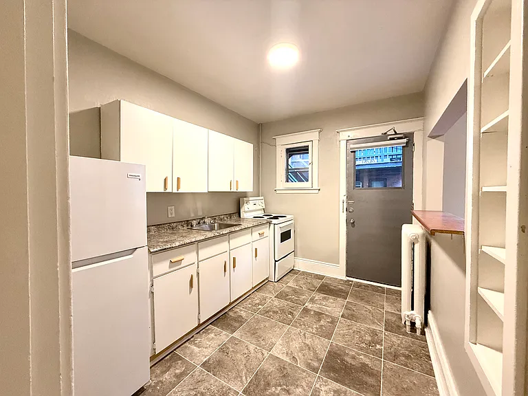 94 East Ave S #15 — Photo 5