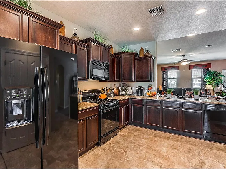 2064 Robert Minnie Pl — Photo 7