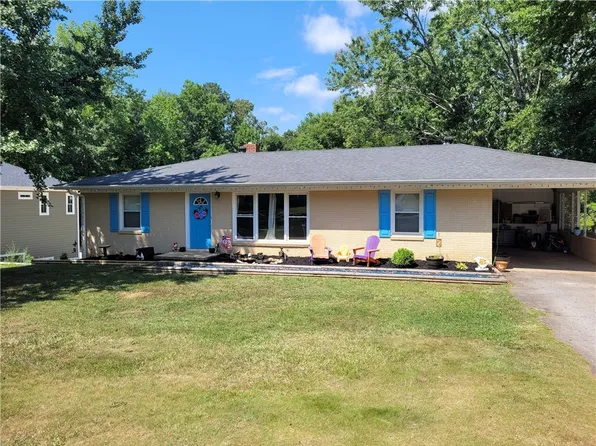 1010 Royal Summit Dr, Seneca, SC 29678