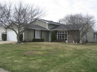 730 Country Ln N, Roselle, IL 60172