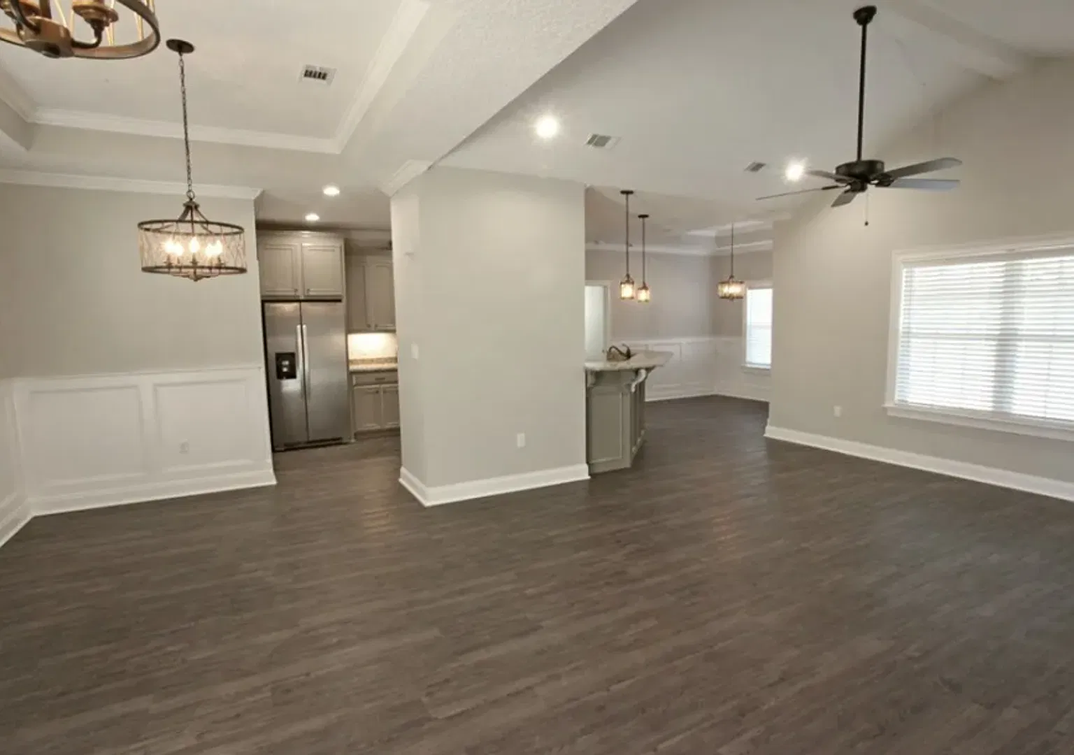 Elegant 4-Bedroom Home in Nottinghill Subdivision with Modern Amenities and Spacious Yard — Photo 4