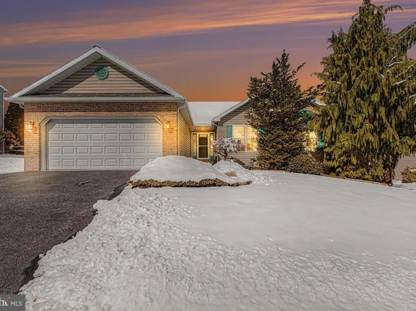 37 Blue Spruce Dr, Enola, PA 17025