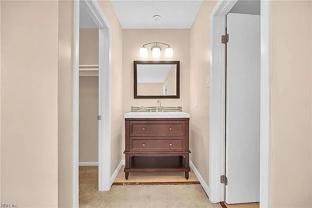 3 bed, 1.5 bath, 1320 sqft, $2,200 — Photo 1