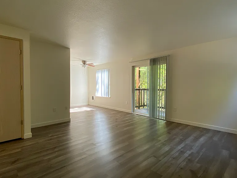 Canyon Ridge Apartments — Photo 10