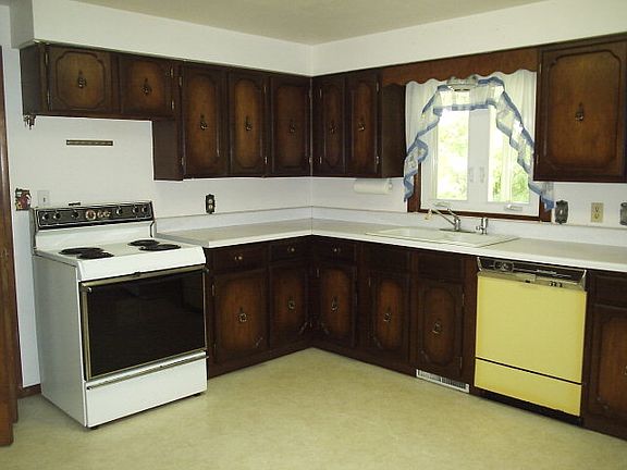 4th image of 336 N Geneva Ave