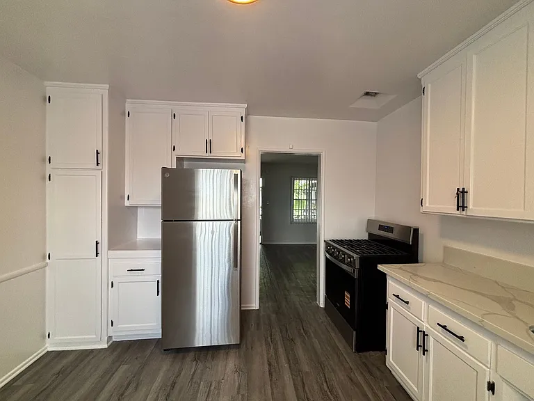 7056 Lanewood Ave — Photo 8