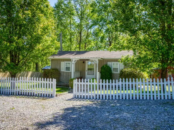 1062 Range Cemetery Rd, Allardt, TN 38504