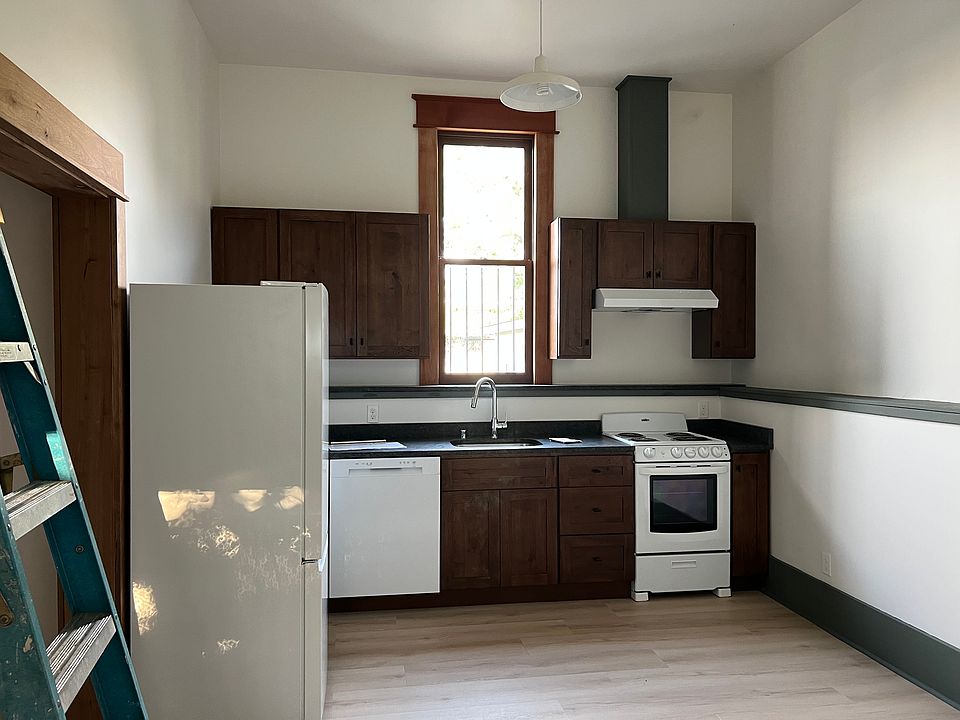 Kitchen /living (Blue ladder will be gone. Cleaners coming soon to do construction cleanup)