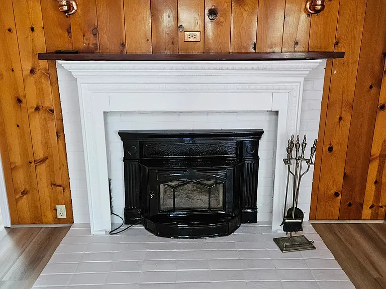 1155 Swanson Ln — Photo 9
