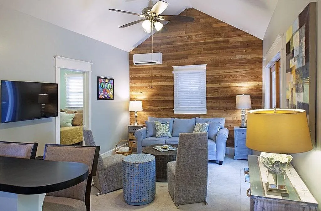 1012 Fleming St — Photo 3