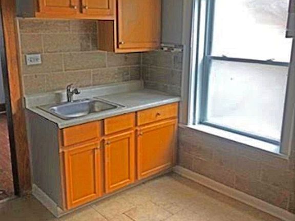 5th image of 10934 S Vernon Ave