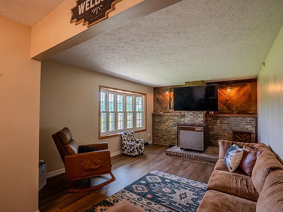 5th image of 1145 Banner Rd