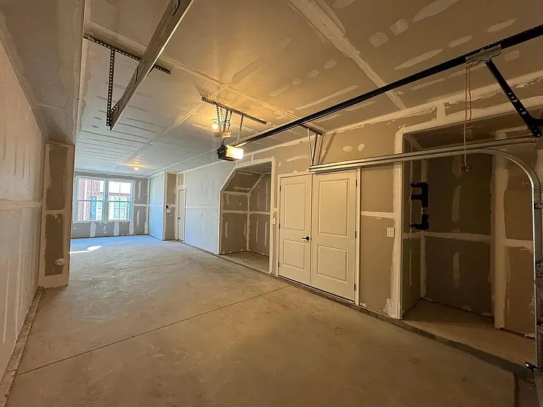 6326 Cleburne Ct — Photo 30