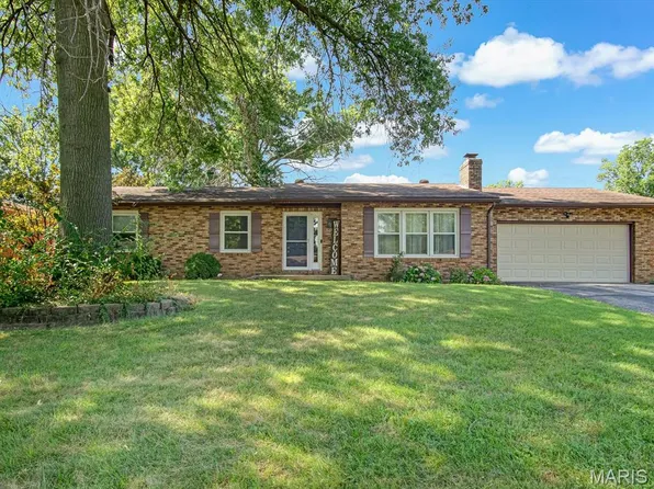 303 Eugenia Dr, Smithton, IL 62285
