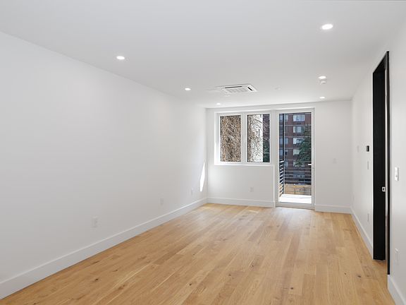 2nd image of 224 W 20th St #6