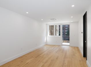224 W 20th St #4, New York, NY 10011
