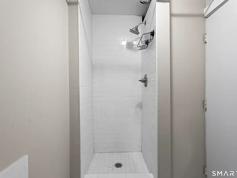 548 Chapel St #1F — Photo 7